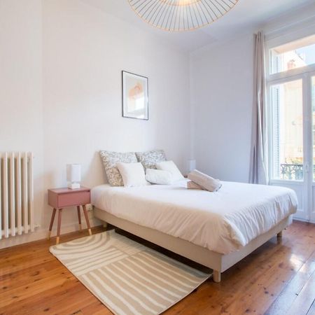 Spacious 2-Bedroom In The Centre Of 멍똥 외부 사진